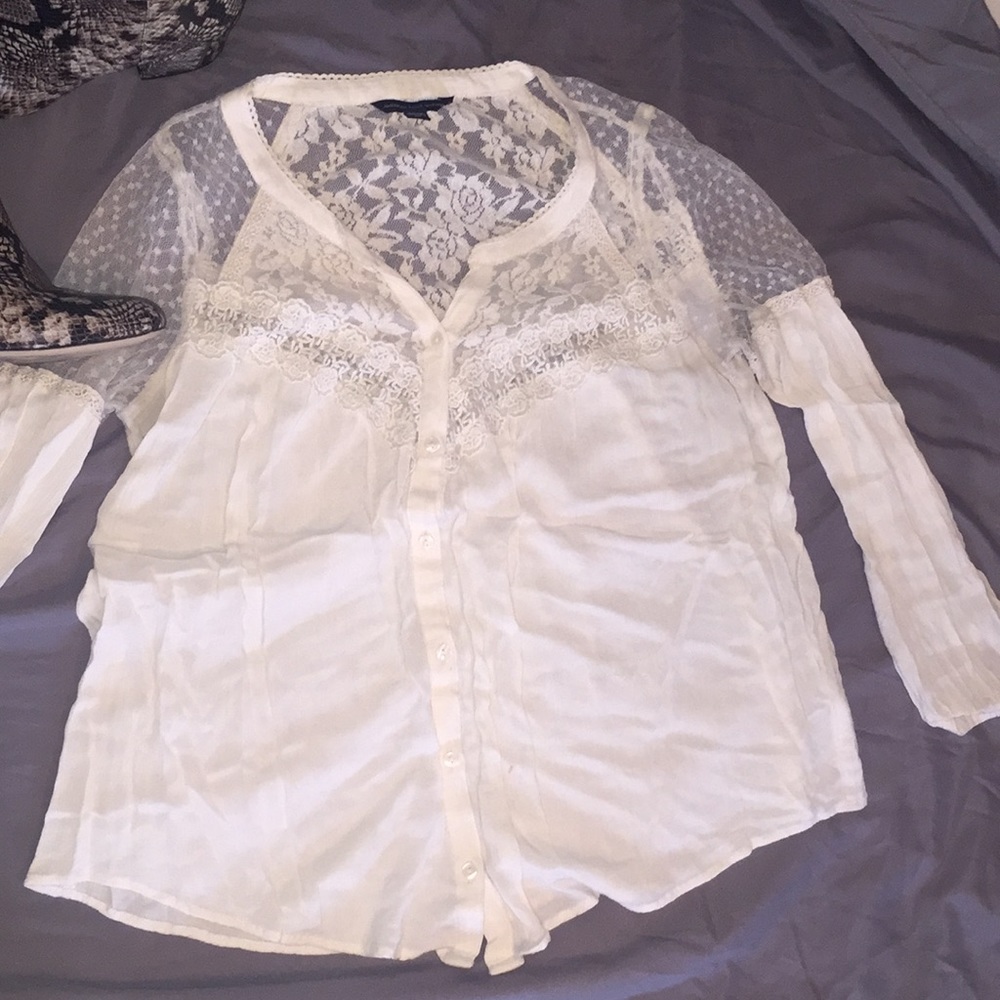 *Moving sale* American Eagle Lace button up shirt